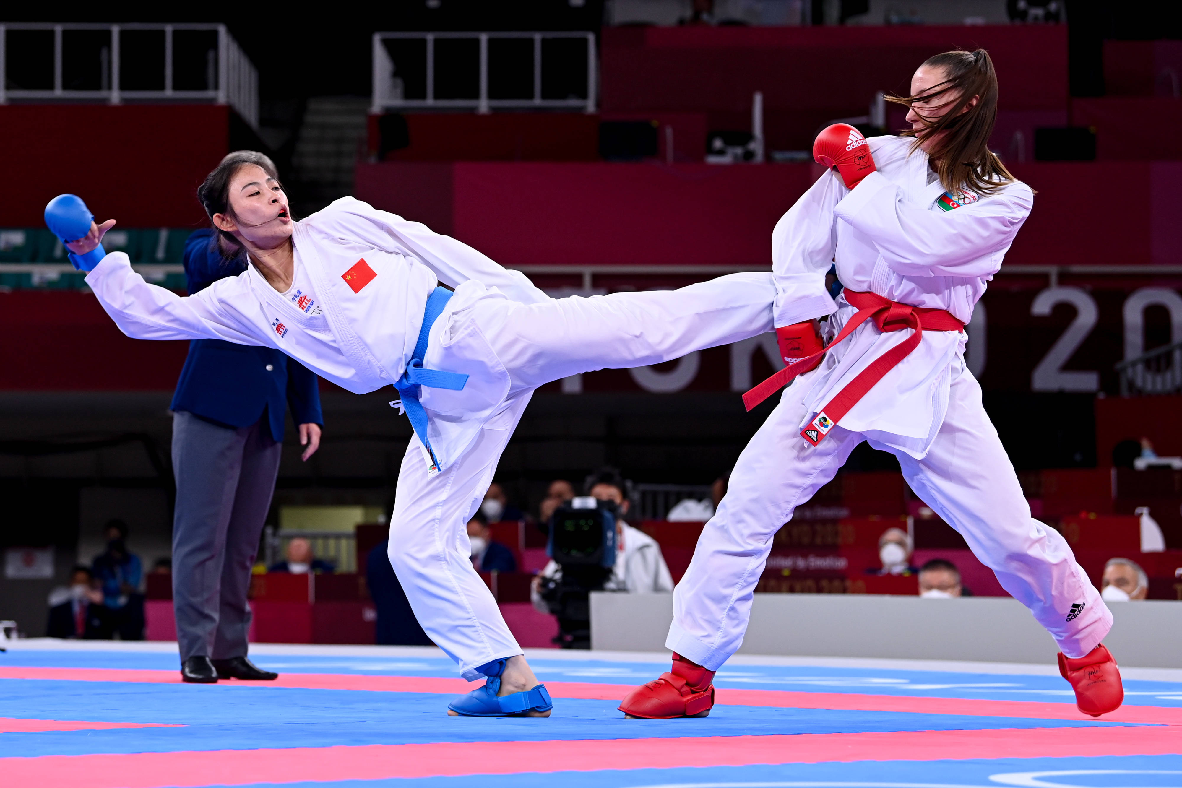 空手道—女子组手61公斤以上级:龚莉获得季军