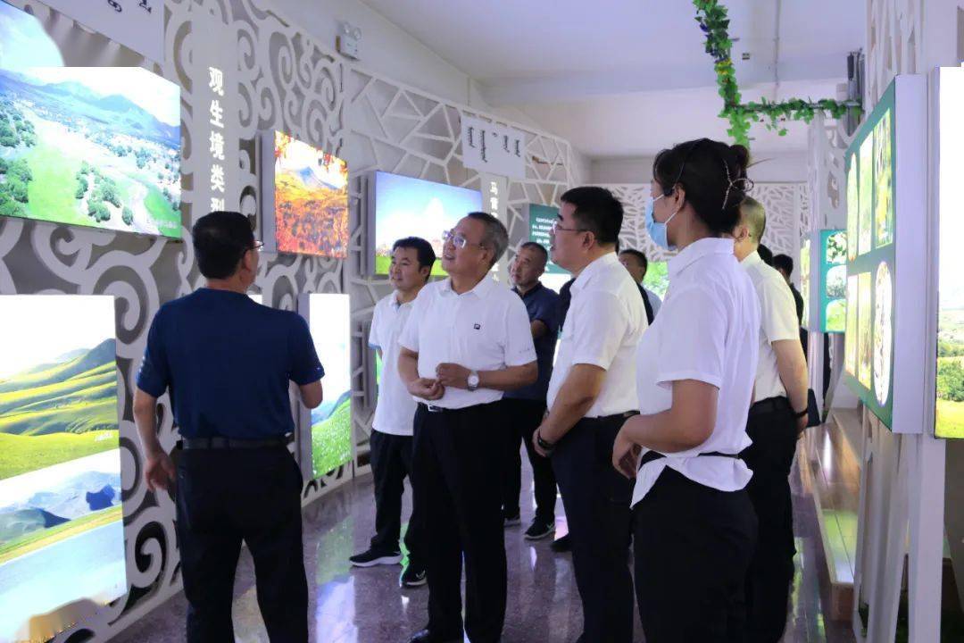 【头条】赤峰学院党委书记刘万虎一行就院地合作工作到我旗调研