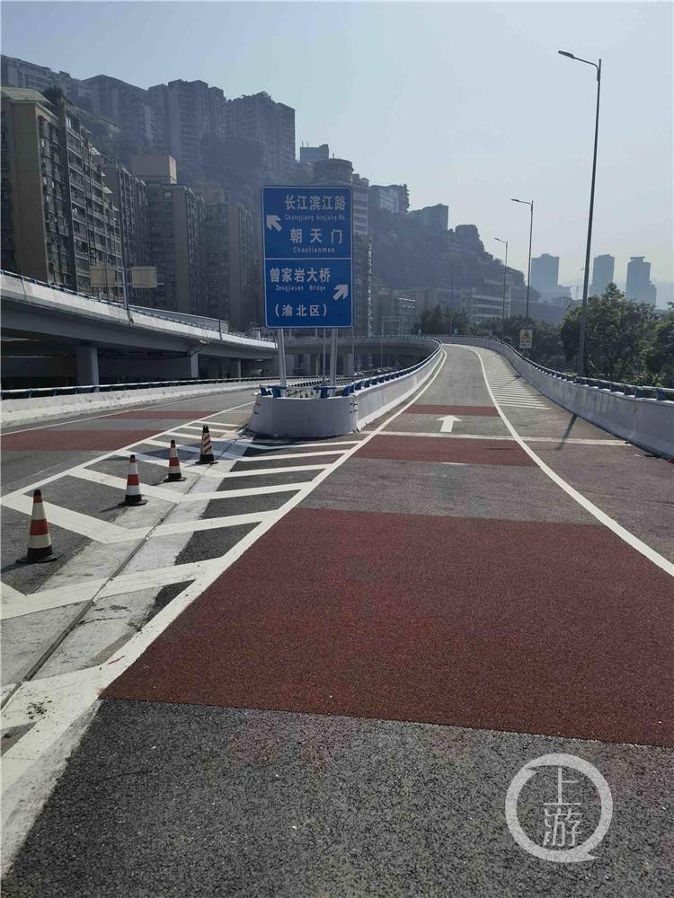 曾家岩嘉陵江大桥工程长滨路立交b,e匝道顺利通车