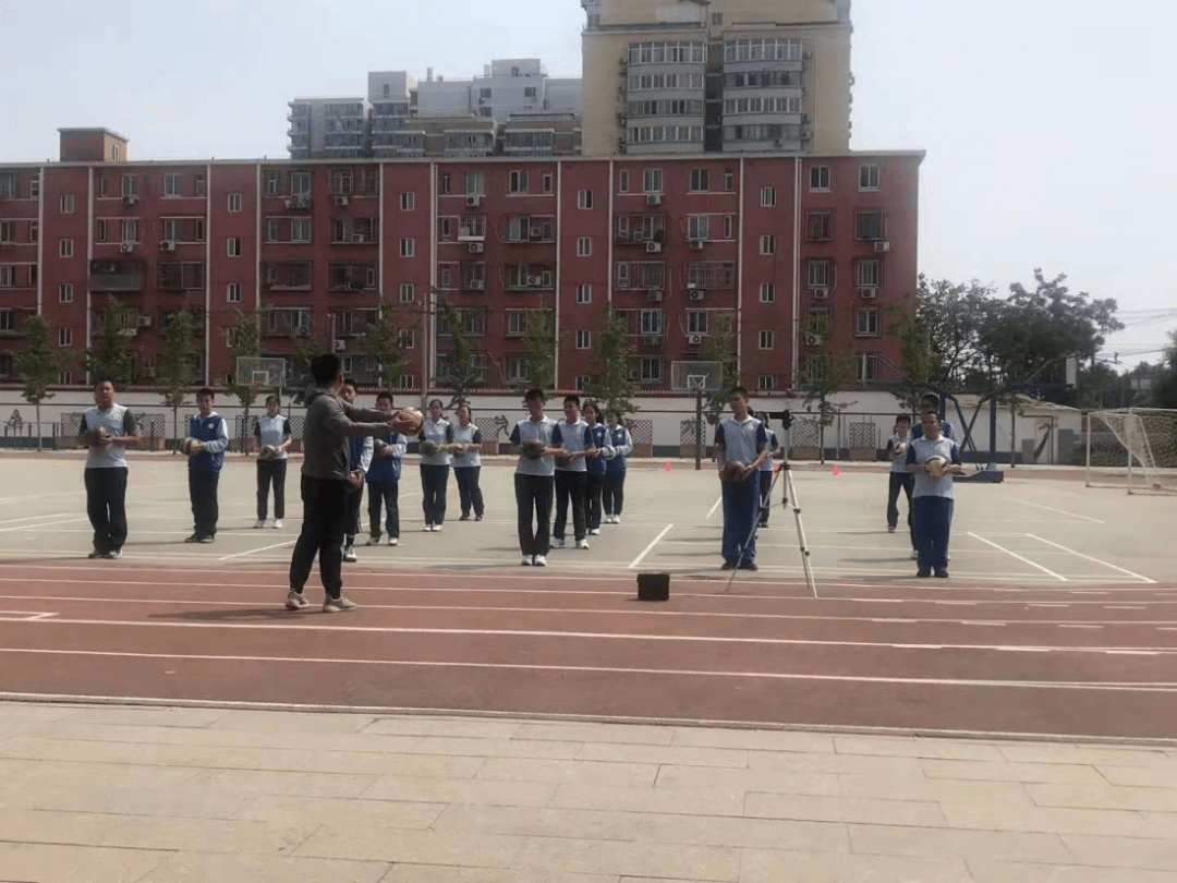 北京市佟麟阁学校践行生本理念培养实践能力促进全面发展艺术组以生为