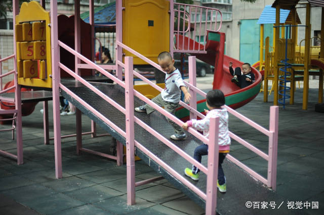 家长|宝宝上幼儿园又哭又闹不愿意去，家长焦头烂额，四招应对能帮大忙