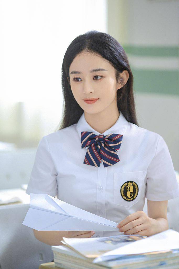 赵丽颖《你值得更好的》mv拍摄花絮 白衣长发宛如校园