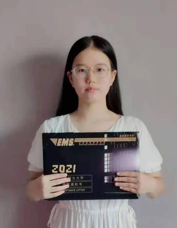 樊怡 北京林业大学26 上海大学 211高校)上海大学在录取通知书中送