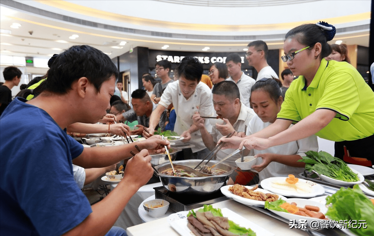 餐饮业总营收破5万亿,哪两类人经常下馆子?现在终于知道了