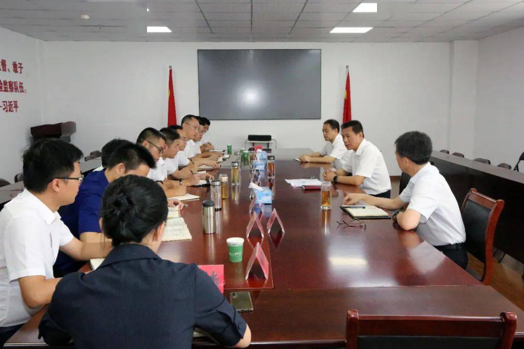 市监委副主任赵荣贵和市纪委副书记,市监委副主任罗少韬也对新任县(区