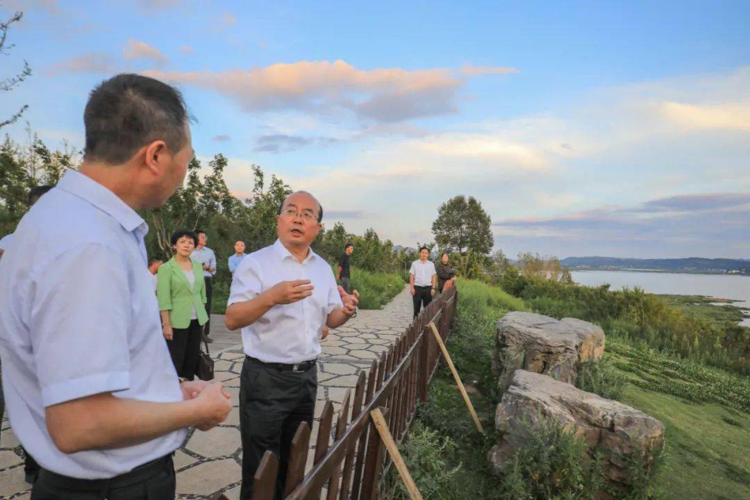 吴强到威宁自治县调研