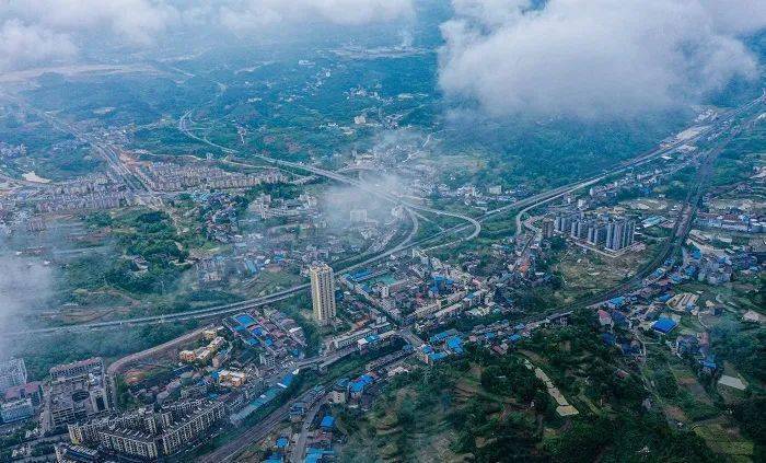 (来源:贵州省发改委) 贵州的东大门铜仁市,静卧武陵山区腹地,东临