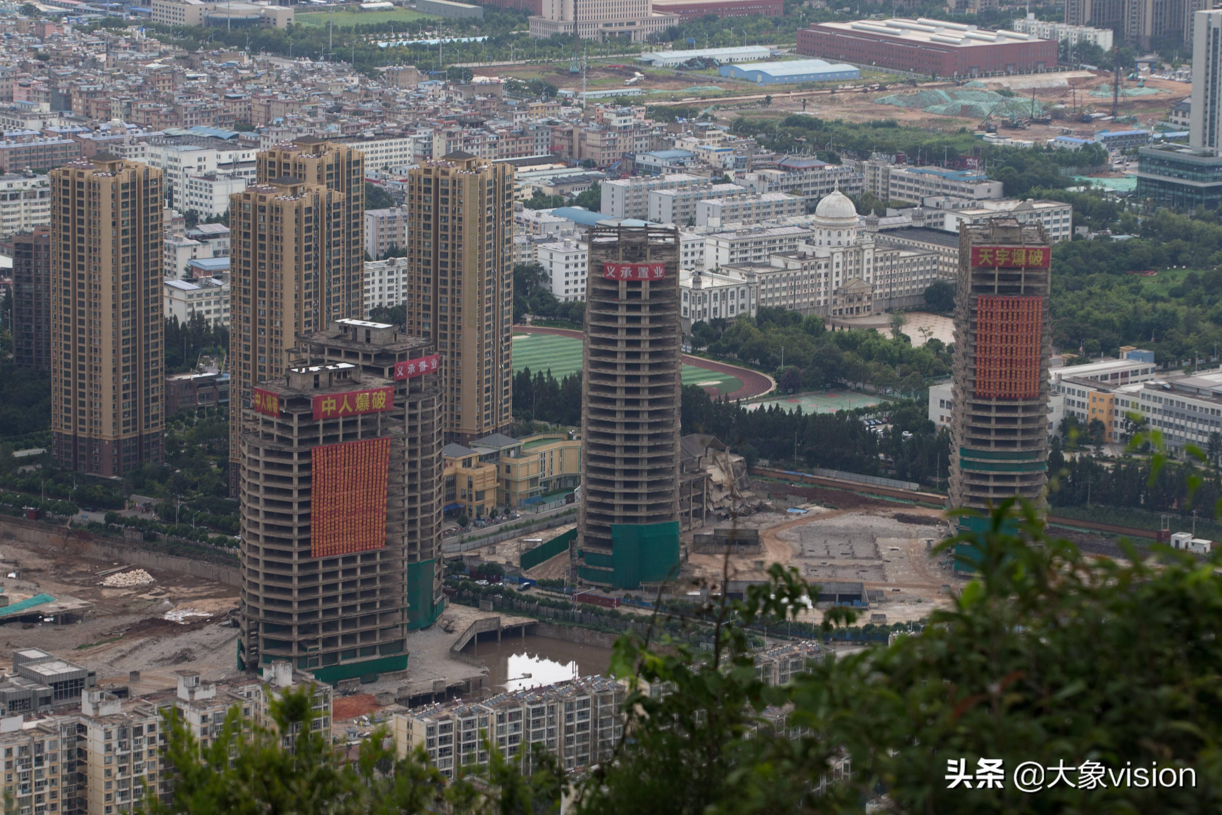 昆明丽阳星城烂尾7年10多栋楼定于8月27日爆破拆除