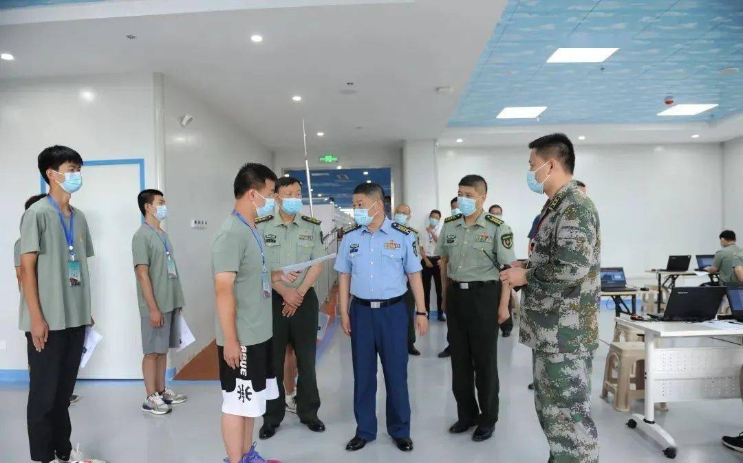 河南省郑州警备区领导调研中原区征兵体检工作