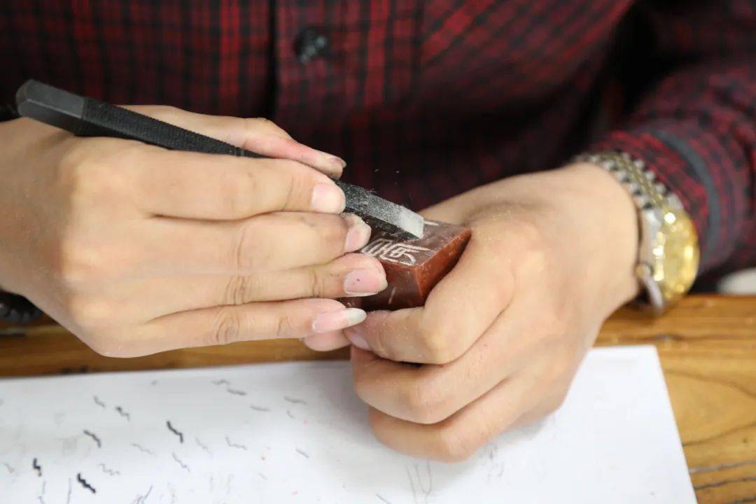 小伙靠篆刻年入50万,《光明日报》发文点赞!