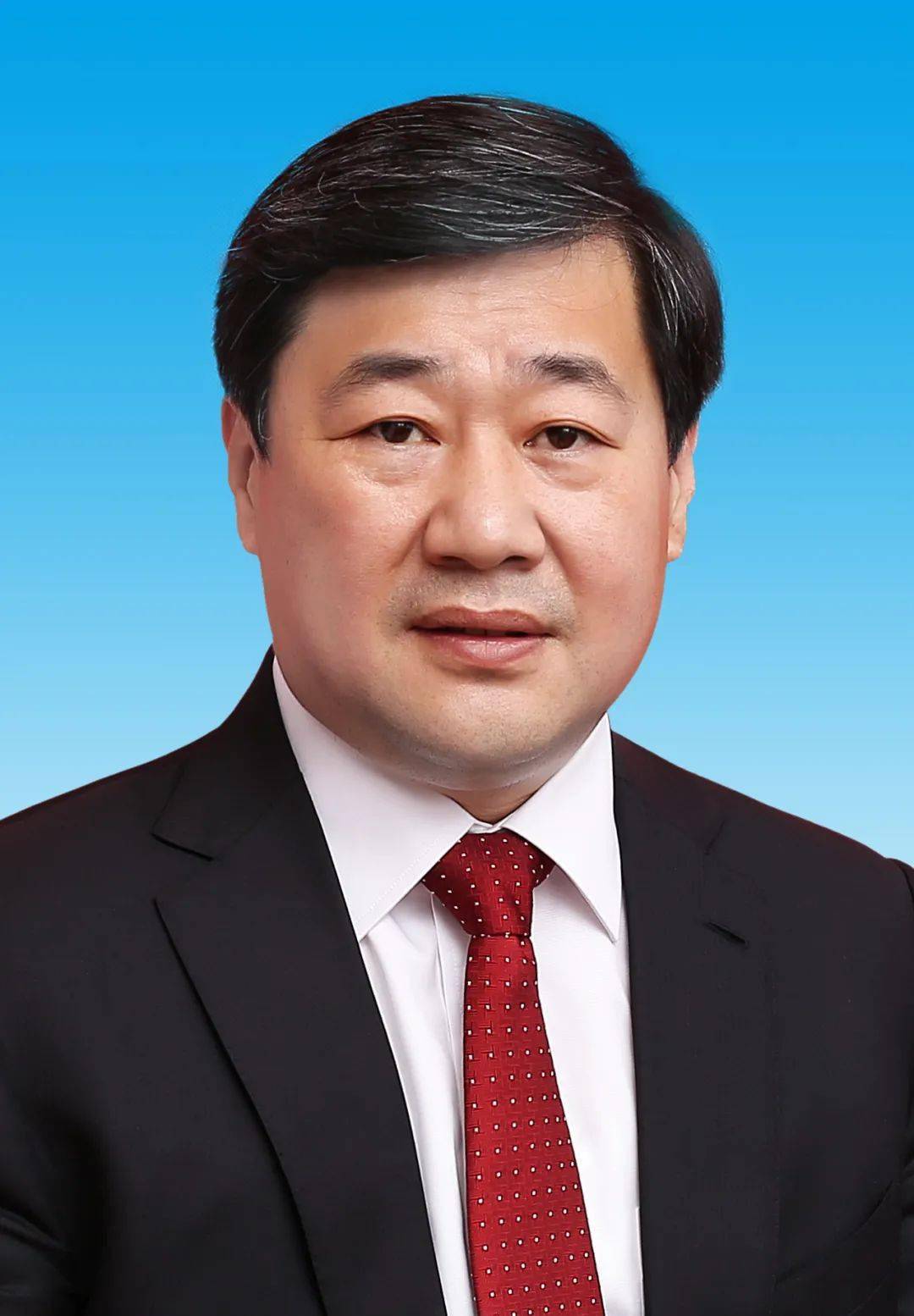 在职研究生,管理学硕士,中共党员,现任张家口市委副书记,市长