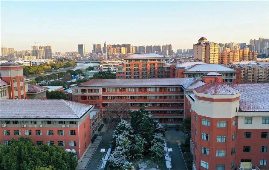 融小媒上线丨嘀无锡一中新生入学指南已到货请查收