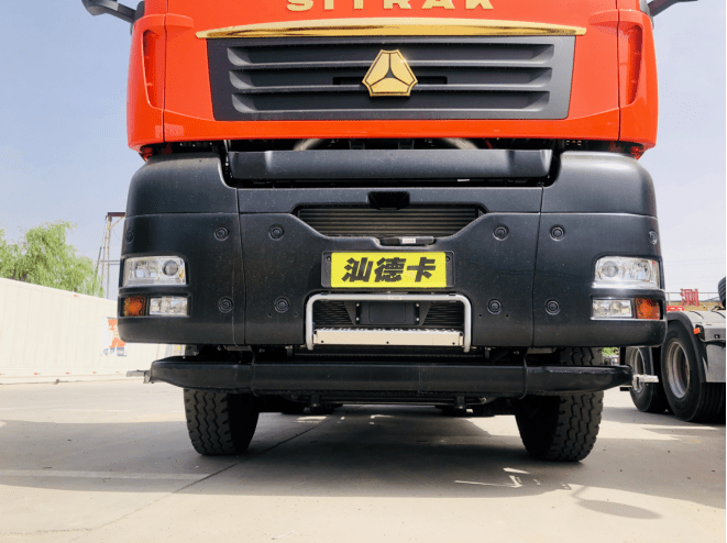 45万的中国重汽汕德卡540马力一次最多拉150吨大件运输不输进口车