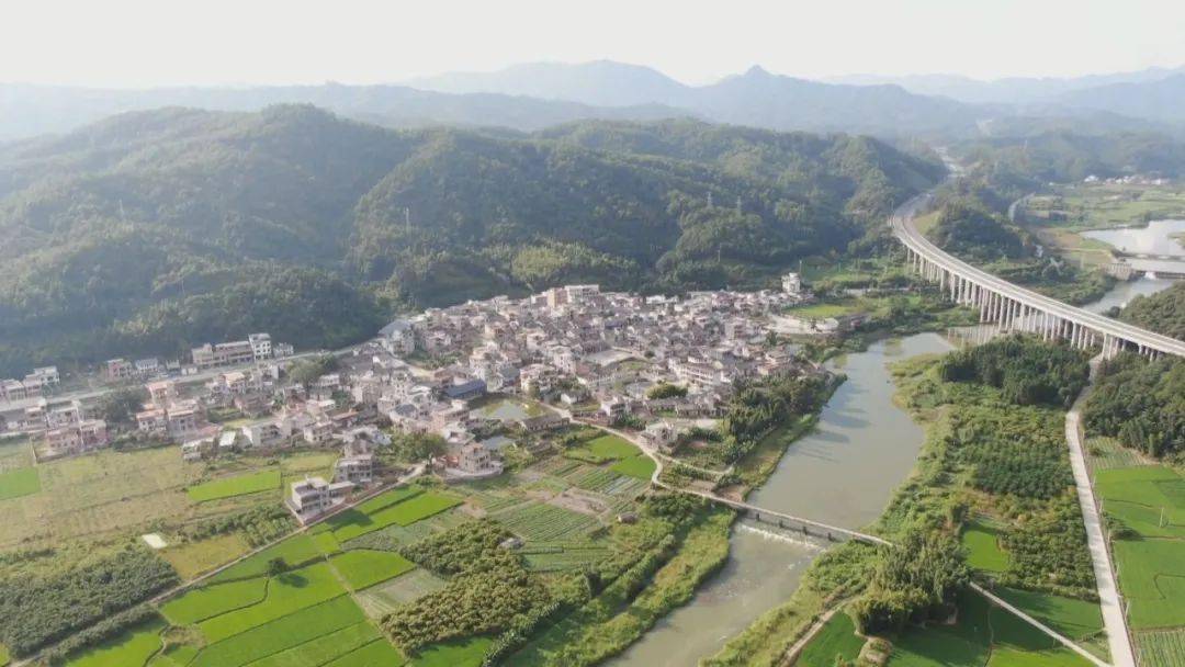 城口镇恩村干部 蒙秀鹏