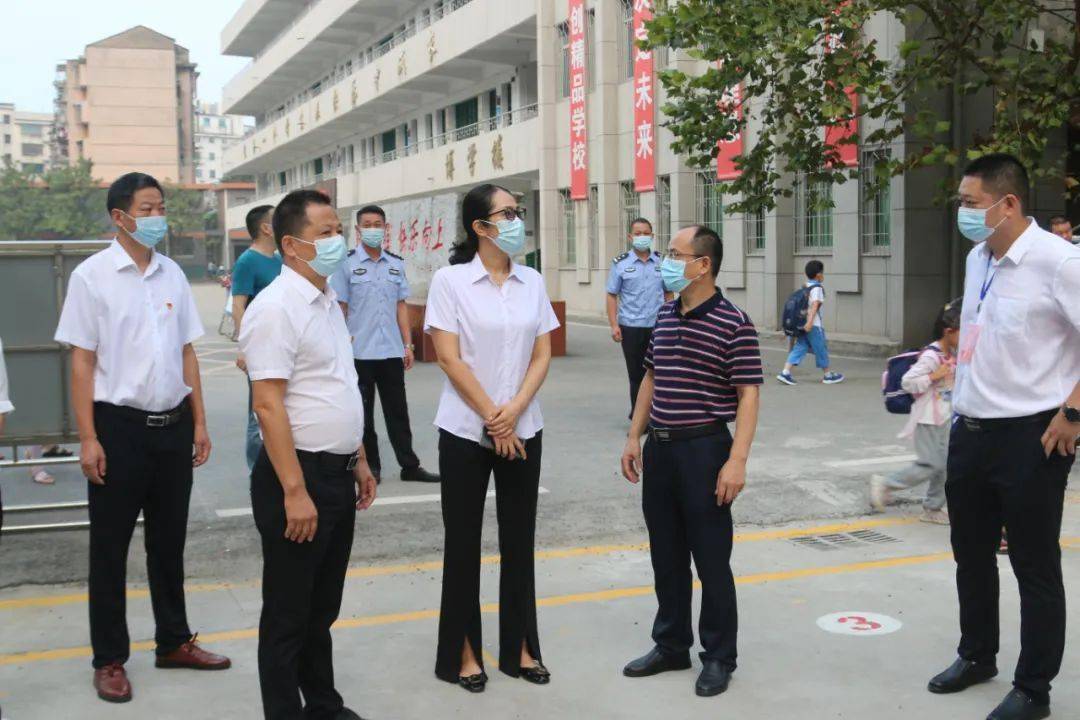 县委常委副县长候选人涂娟带队检查学校开学安全工作