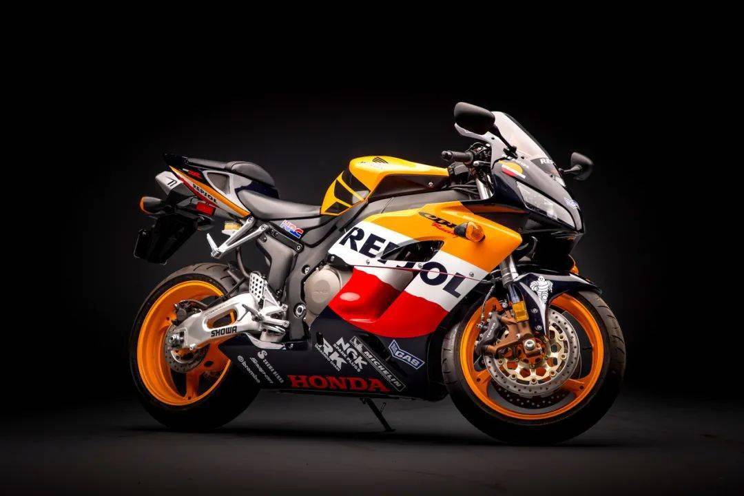 用于慈善,honda cbr1000rr repsol 特别版两代同堂