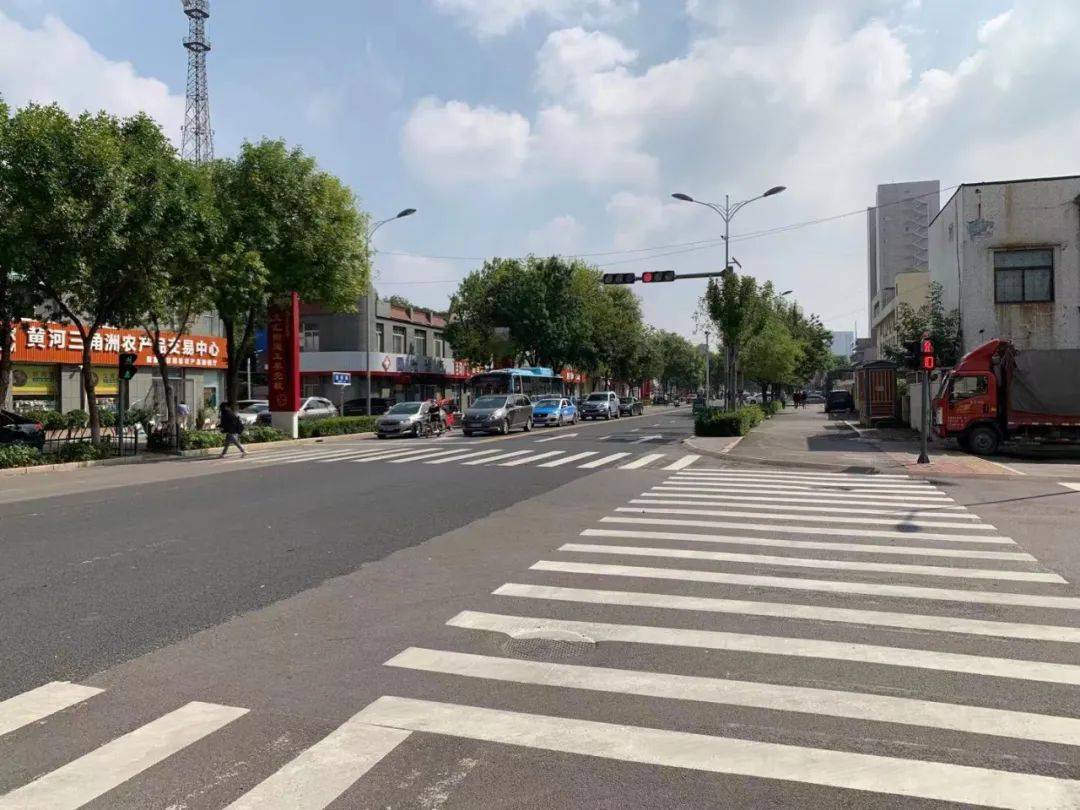 1,淄博路与影视街路口
