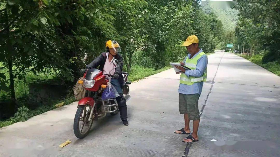 西坡镇:扎实开展道路交通劝导 保障群众安全出行