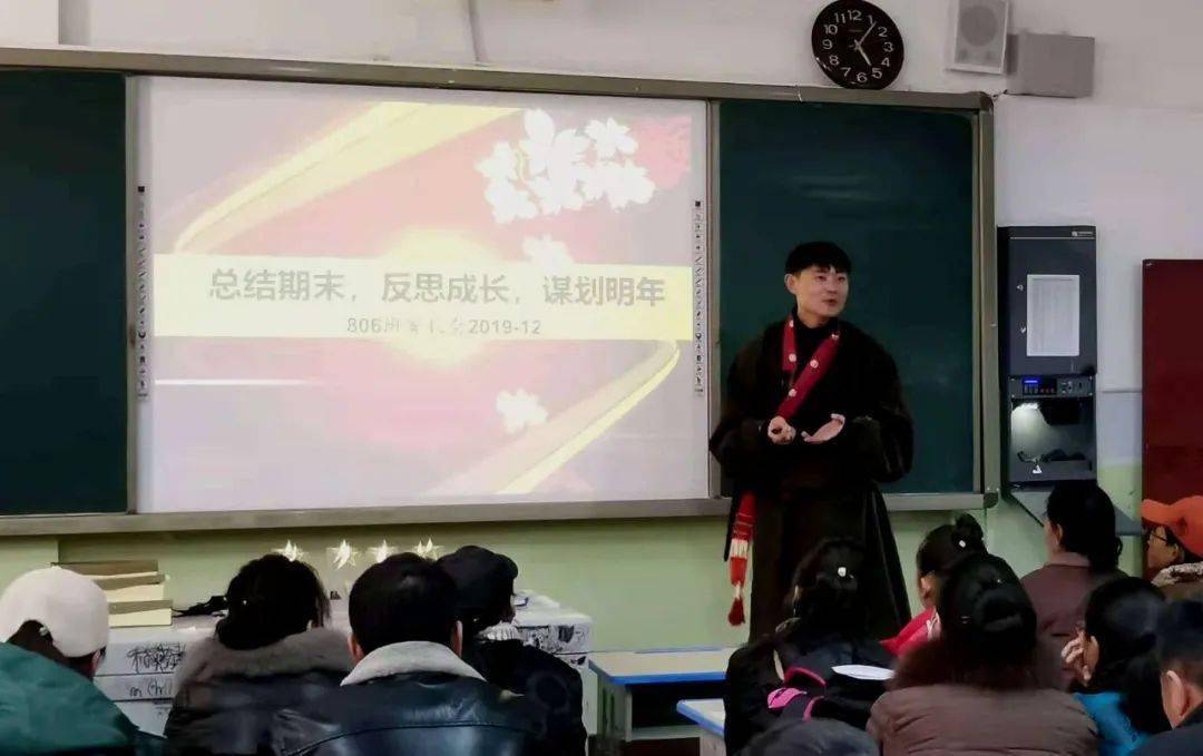 他就是  镇江市京口中学教师  王柱.