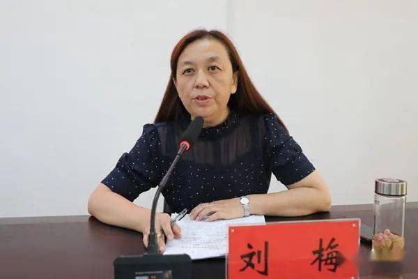 街道党工委委员,办事处副主任蔡大旗,办事处副主任刘梅,全体机关干部