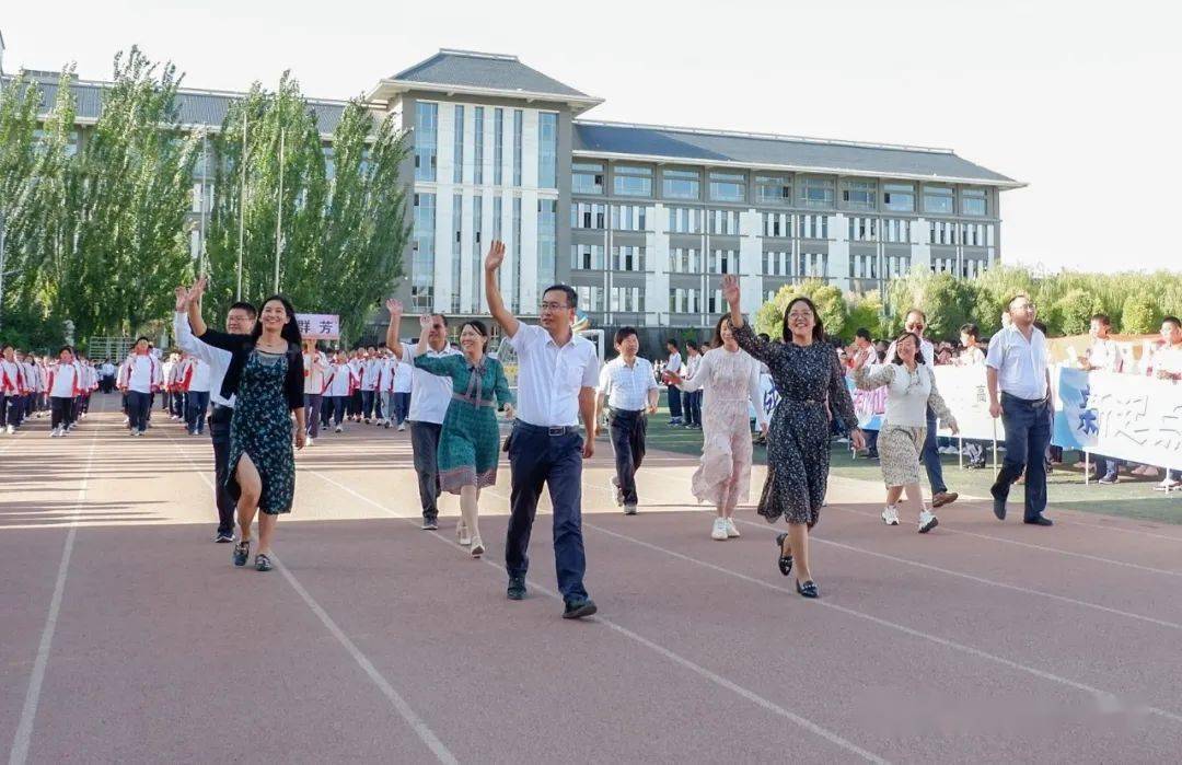 赛场争雄 青春飞扬——嘉峪关市一中举行第47届田径运动会