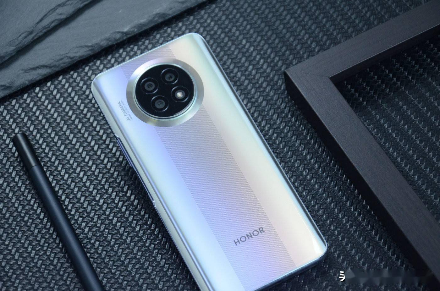 荣耀x20 max配置反转,30倍变焦 6000mah 6nm处理器,强