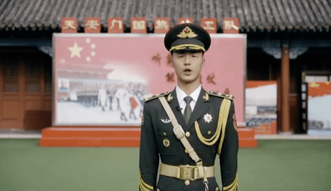 着陆场|神十二着陆场升起五星红旗的他，对天安门国旗班提了个问题