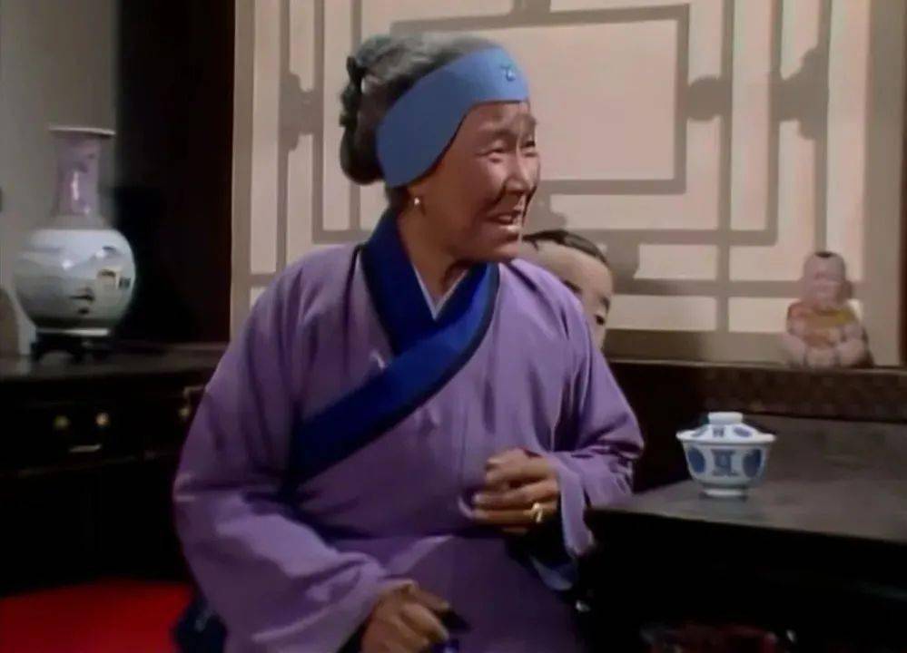年少不懂刘姥姥,读懂已是泪千行_贾母