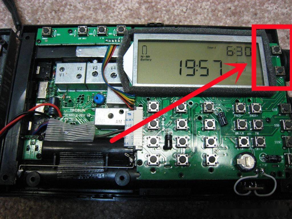 老外拆机发现秘密,德生pl660收音机有隐藏接口,用途成谜惹争议