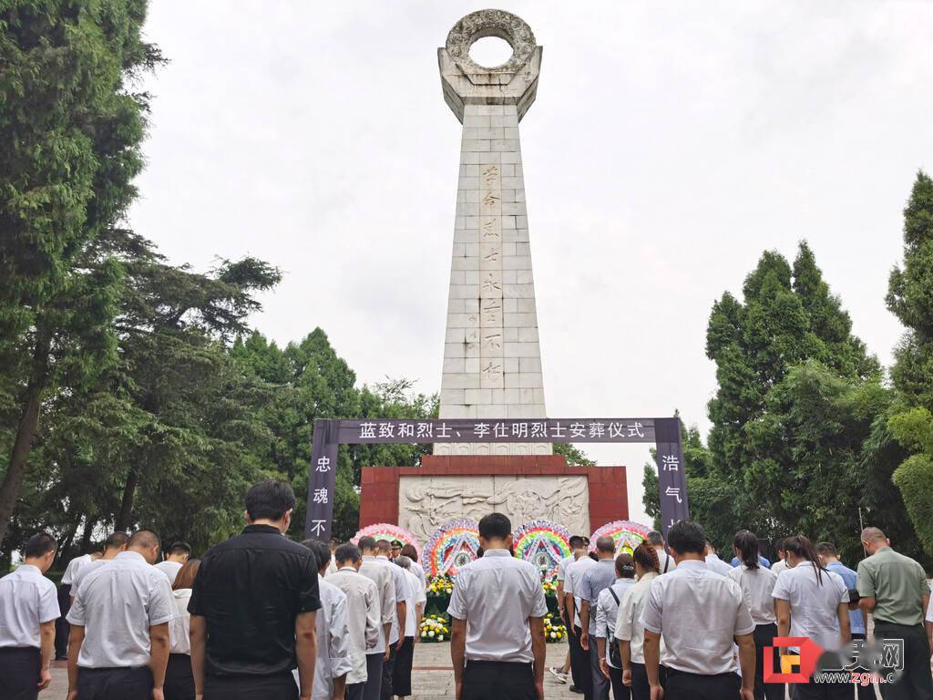 自贡首批零散烈士墓迁入烈士陵园