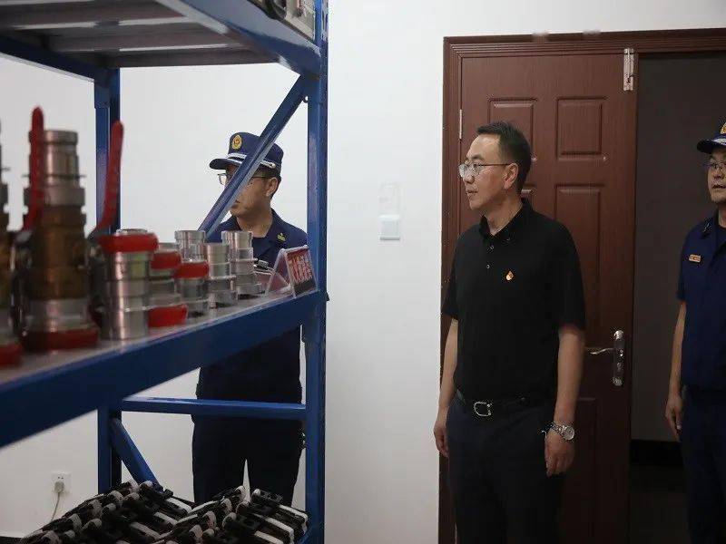 保山昌宁消防杨斌斌县长一行深入昌宁大队走访慰问消防指战员