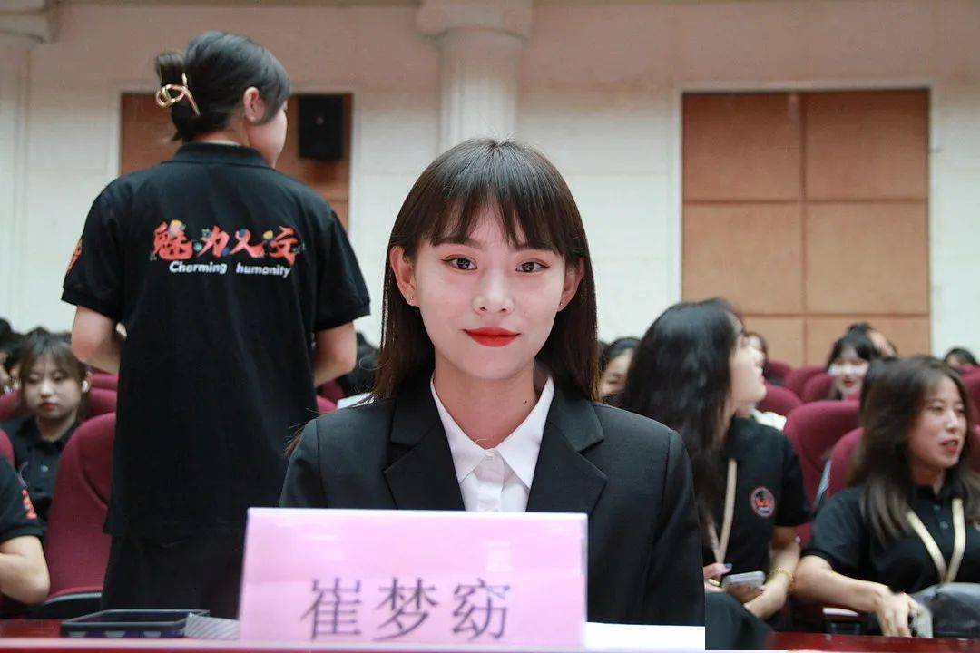 艺术学院学生会主席管增浩,学生会副主席刘少多 学生会副主席崔梦窈