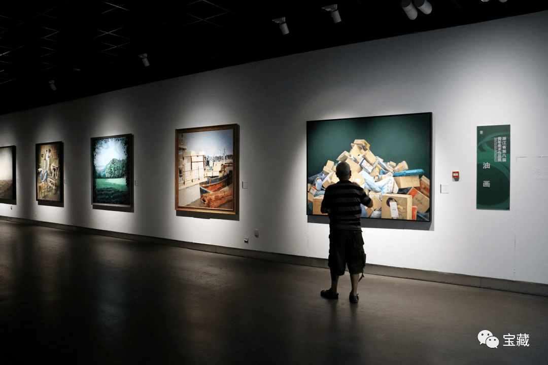 展览现场 "浙江省第八届青年美术作品展"优秀作品获得者周蕴智接