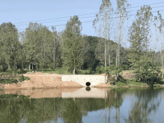 桐柏县城郊乡修桥补路方便河坎村群众出行