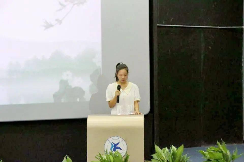 最后,由汉口学院副校长王欣副教授做最后总结.