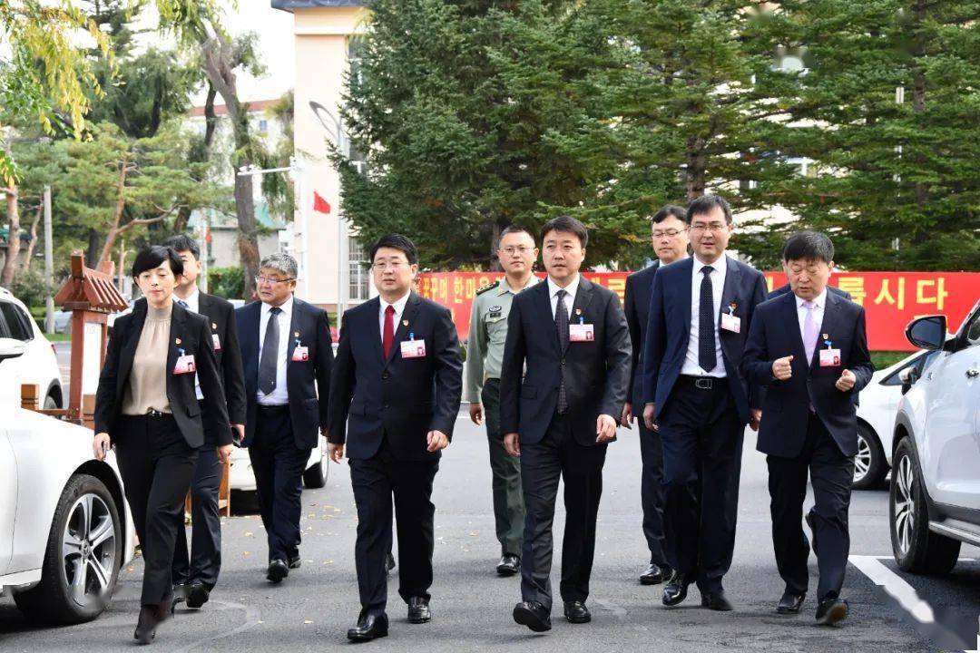 【喜迎党代会】朴君峰等市领导看望各代表团代表_龙井市