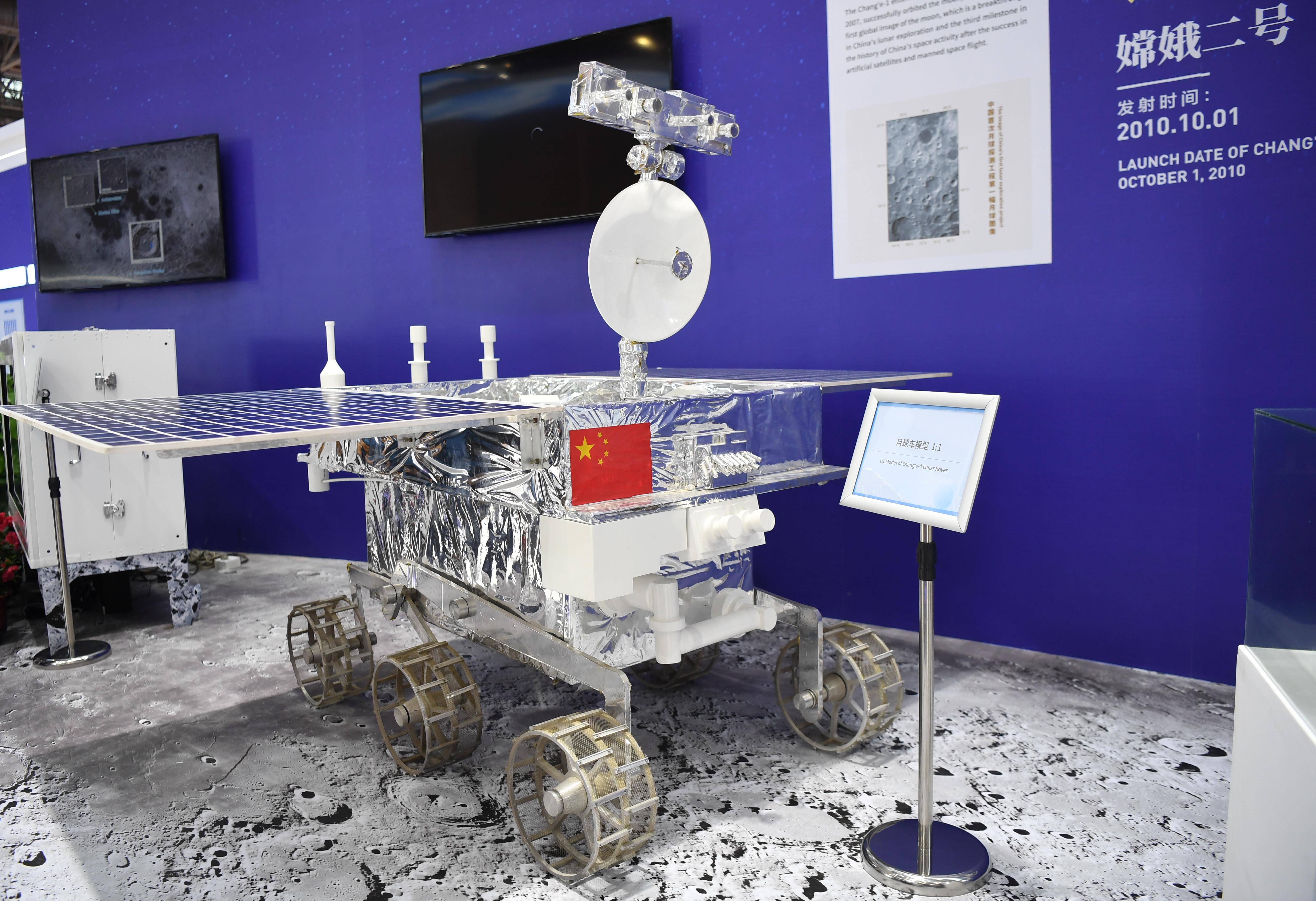 这是航展上展示的月球车模型(9月29日摄 新华社记者 邓华 摄