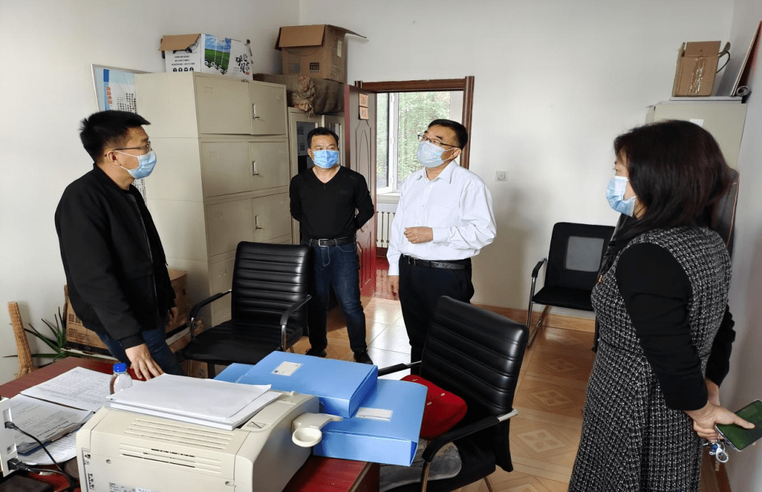 牙克石市副市长王洪强深入暖泉街道督导工作