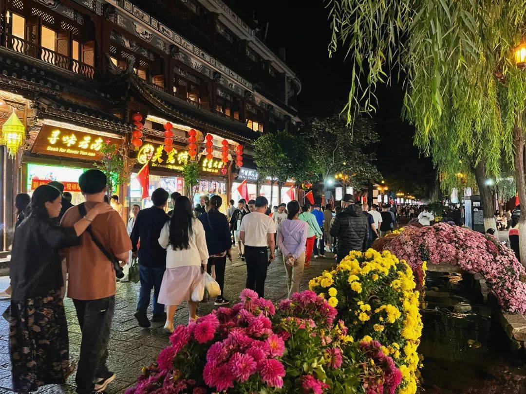 假期结束,你是否会舍不得这样的夜大理?_古城
