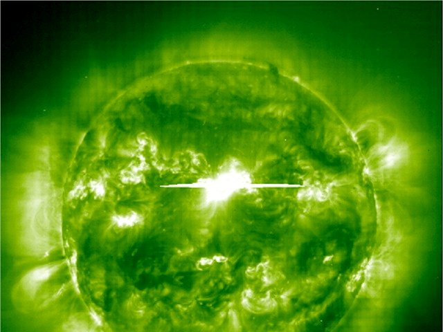 的等离子体风,1995年人类通过美国发射的太阳和太阳圈探测器(solar