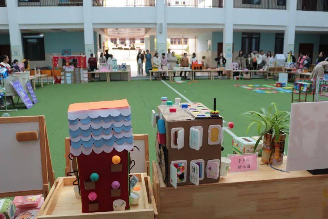 宁乡市优秀自制玩教具展评活动在市幼儿园举行