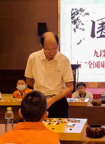 著名棋手刘小光(职业九段)和廖桂永(职业九段),省围棋协会副主席兼