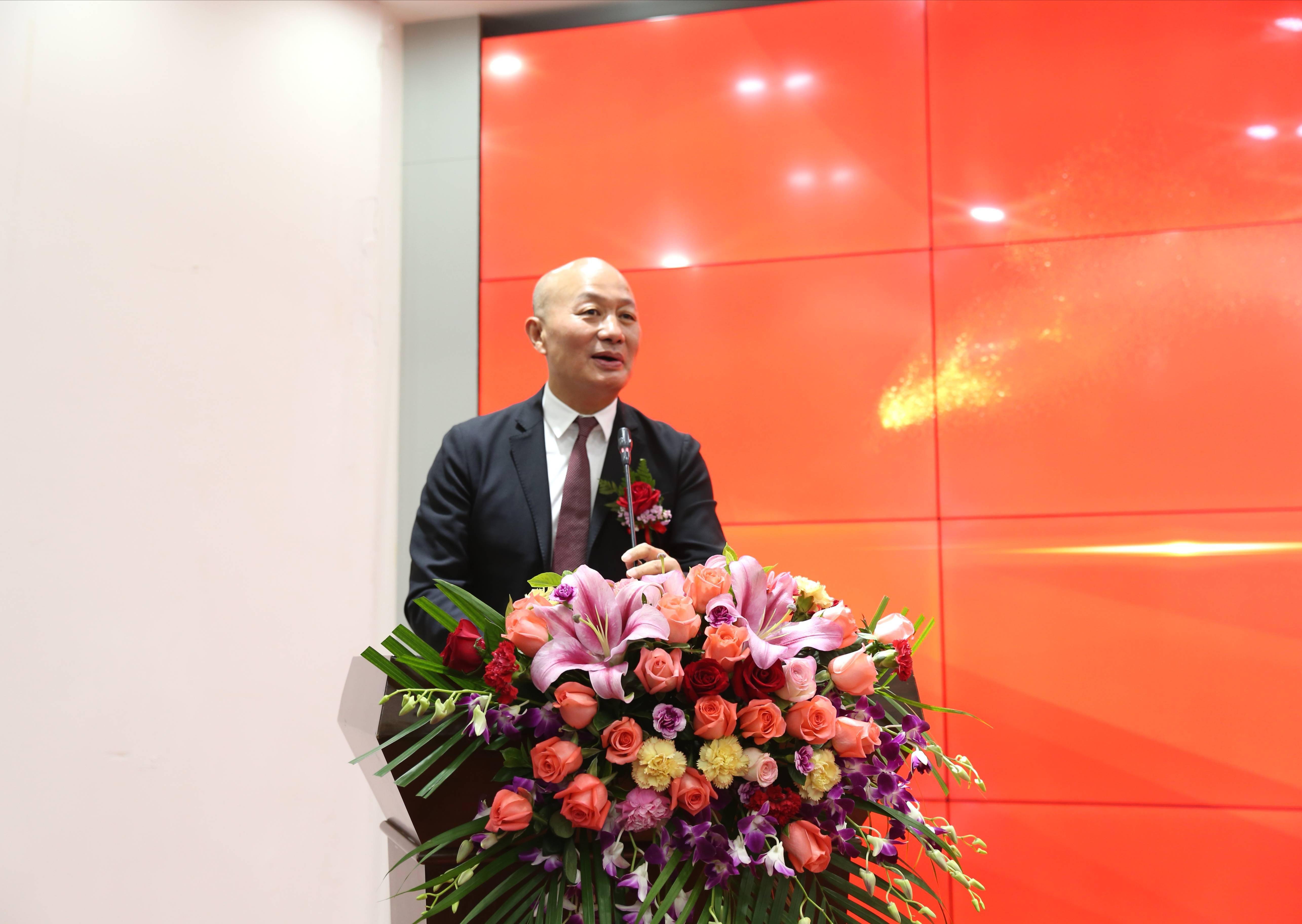 湖南长沙第一富豪:掌舵国内眼科龙头企业,成功后积极