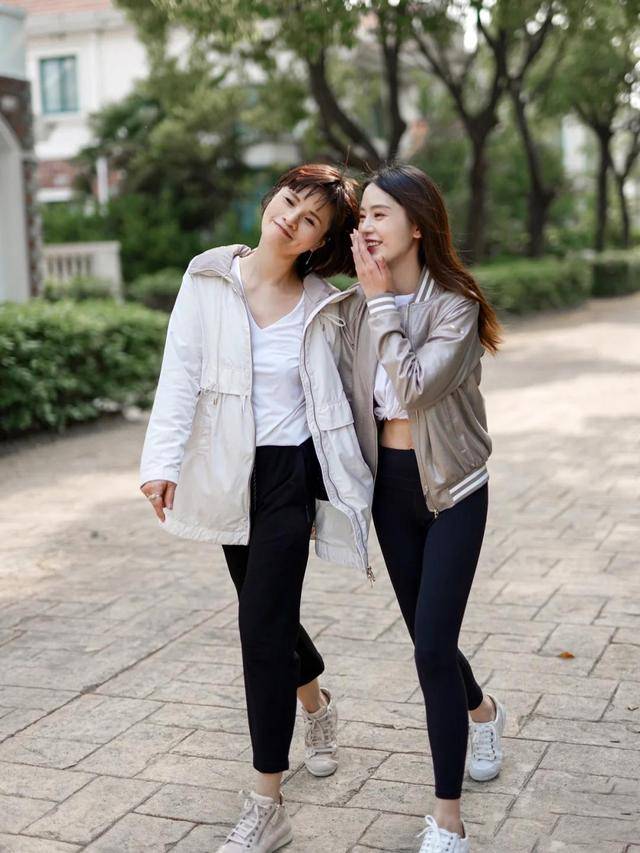 尖头 年过50的女人，建议少穿高跟鞋！今秋流行这4双鞋，舒适显高真美