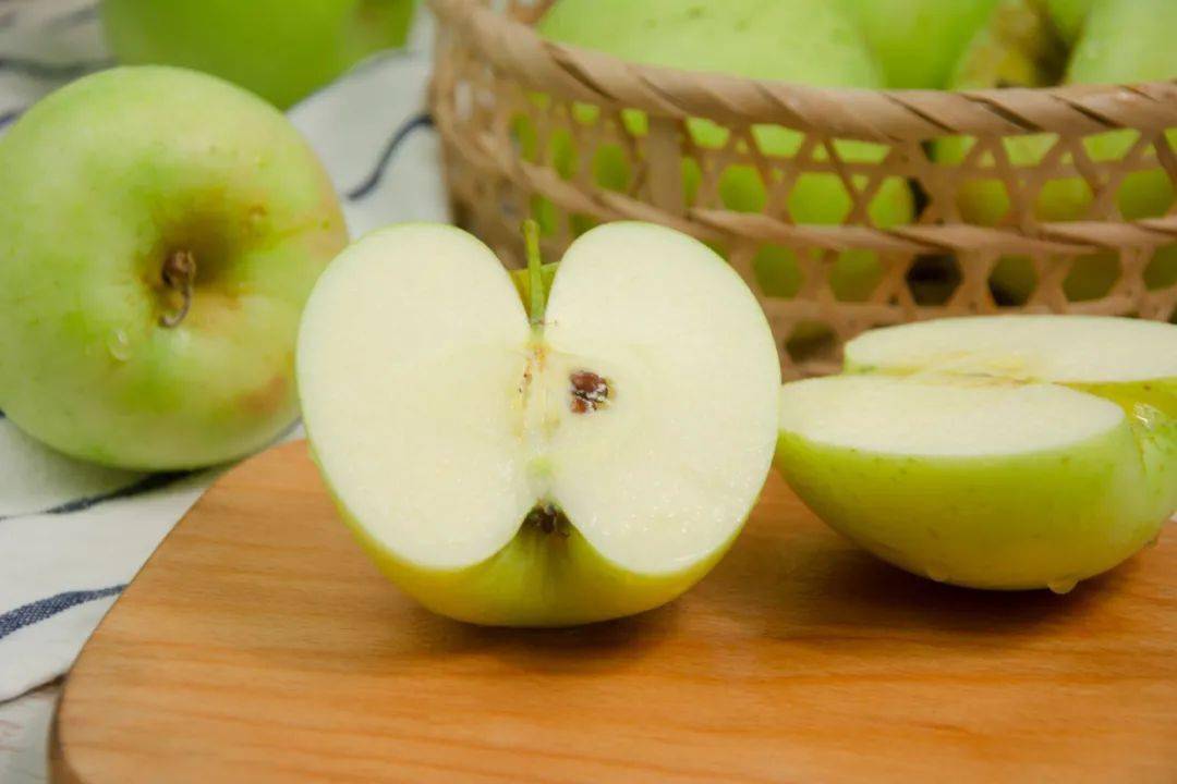 水蜜桃味的苹果吃过吗?在日本还卖出天价…_青森