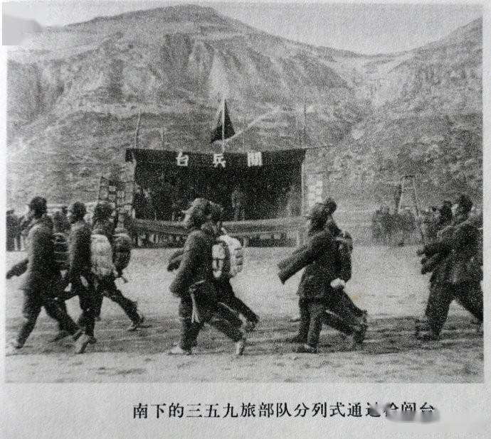 苏鳌带着后卫部队从敌人队伍中间穿了过去,大摇大摆地走掉了.