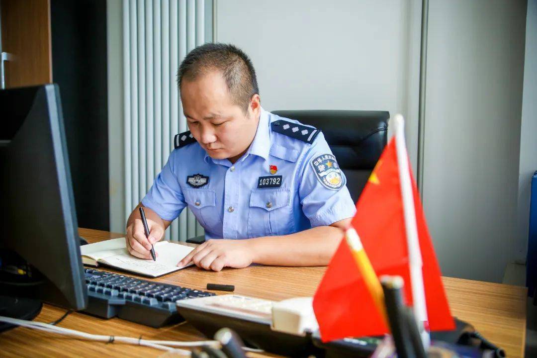 郑州民警杨旭恒"群众有需要,就要站出来"