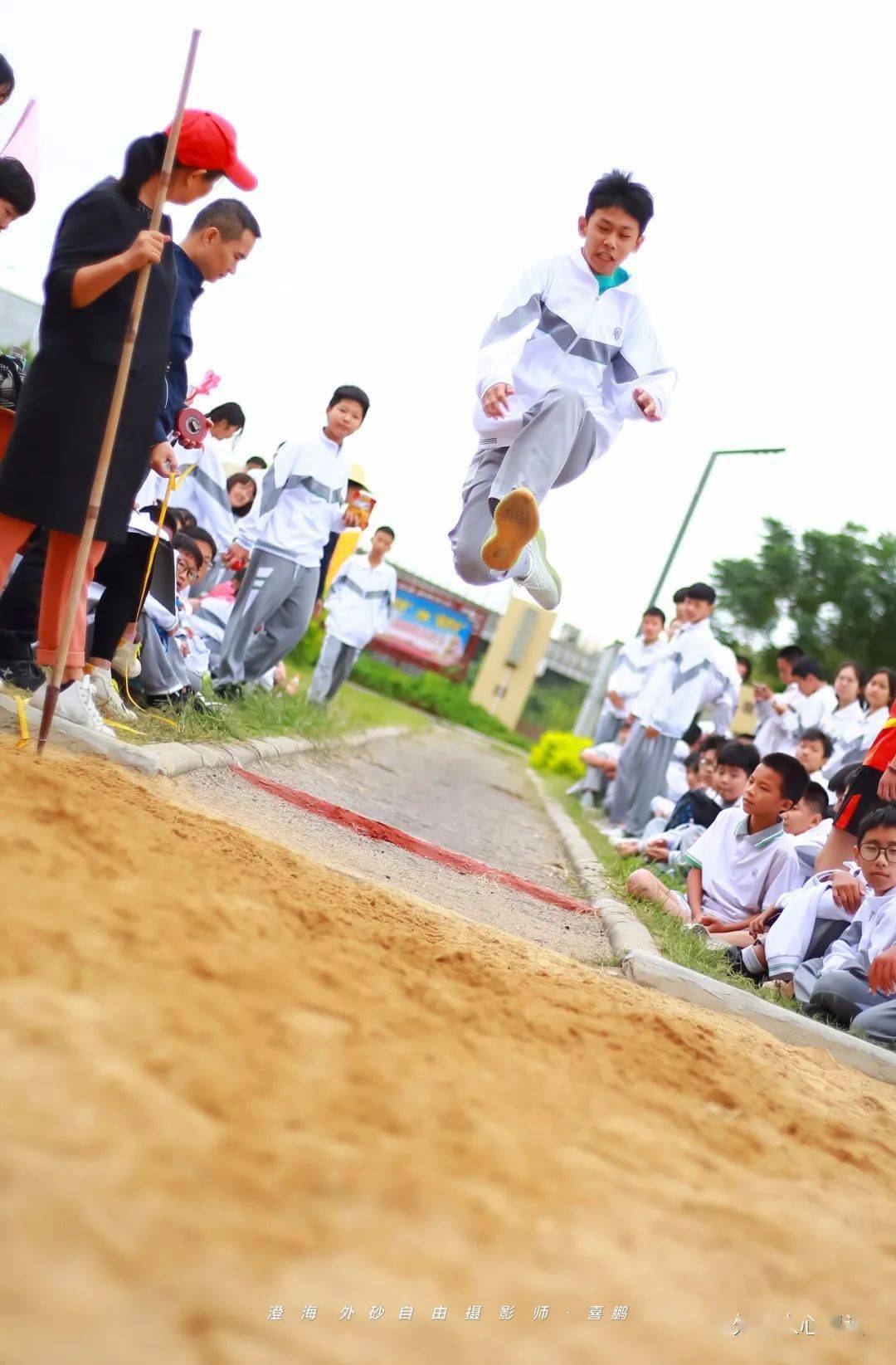 精彩激烈外砂华侨中学秋季运会学子在田径场上角逐较量