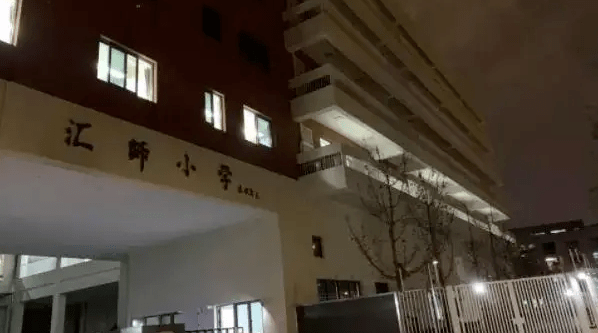 更名后:汇师小学(中城校区)更名前:汇师小学(南站校区)1,汇师小学