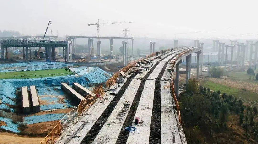 新伊高速新安段一工区工程部部长张亮说"新伊高速公路在新安县境内全